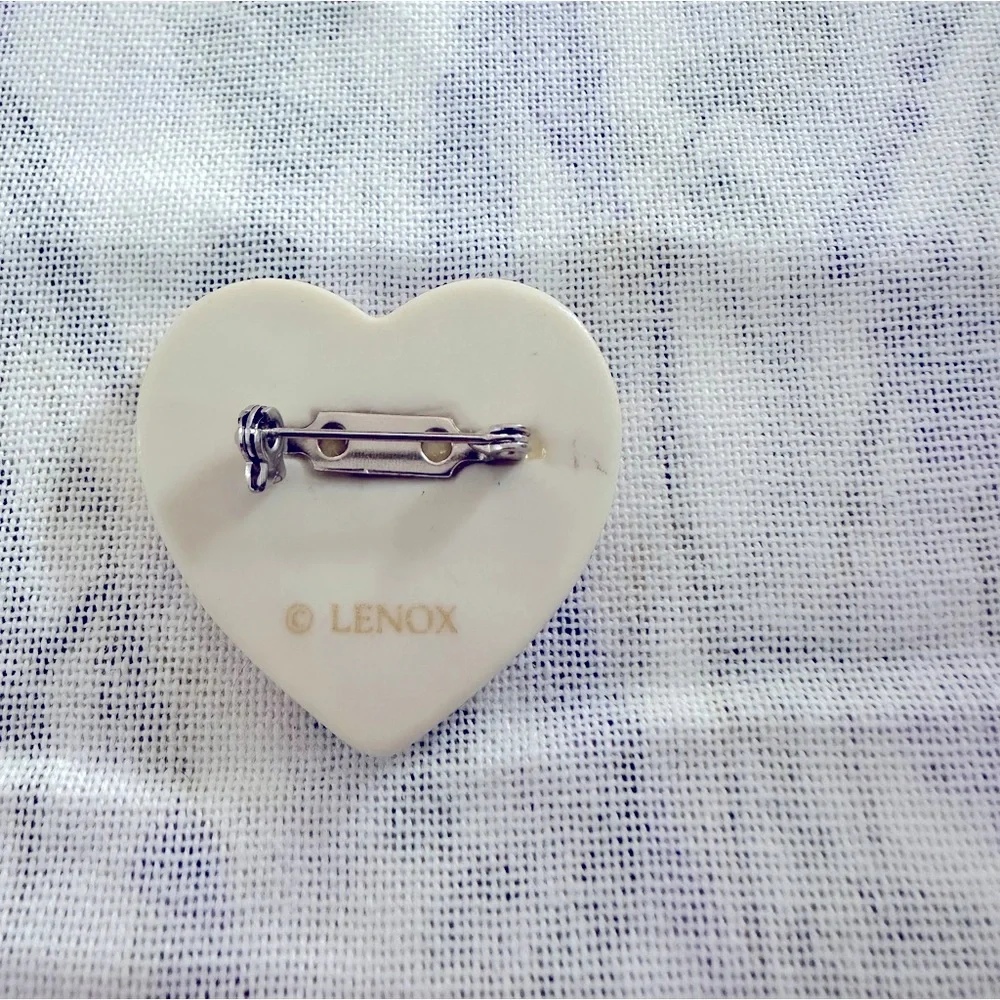 Lenox dove brooch - Picture 2 of 2